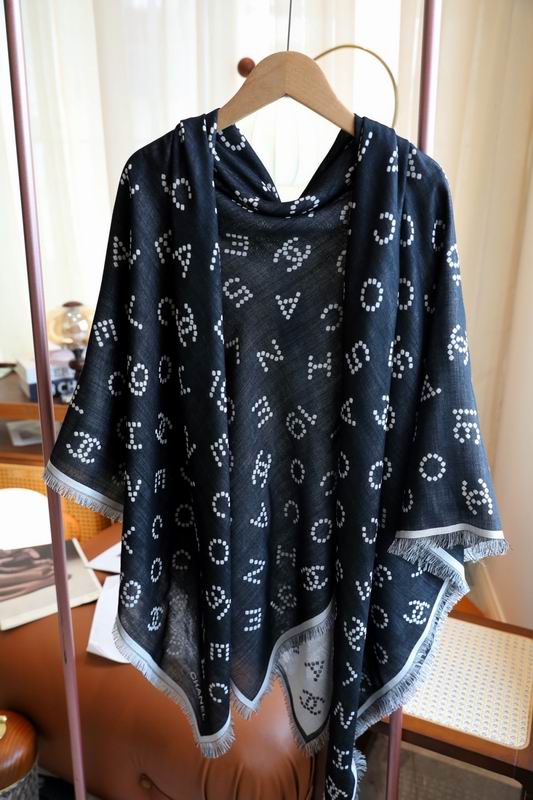Chanel scarf 140X140cm E081323